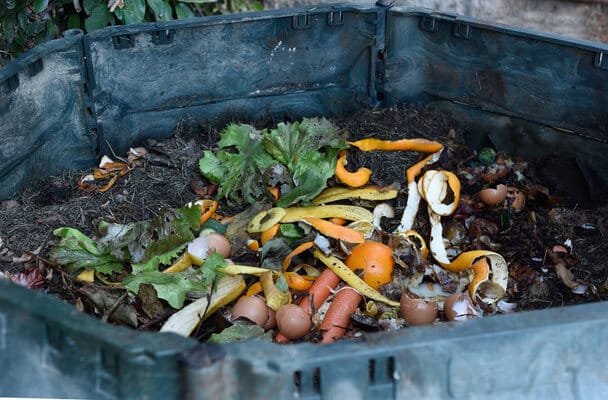 A kerti hulladék komposztálása