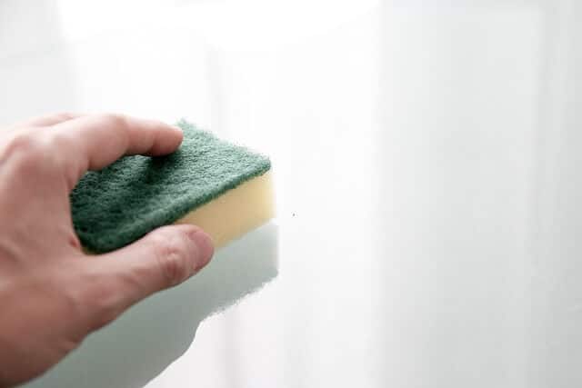 Hogyan használjuk a szivacsot hatékonyan és biztonságosan a takarításban?